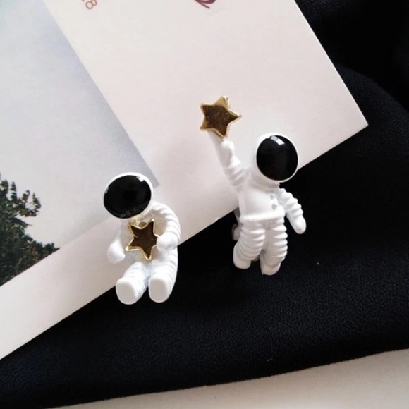 ⭐️ 2/$24 Astronaut Earrings ⭐️ - Picture 2 of 5